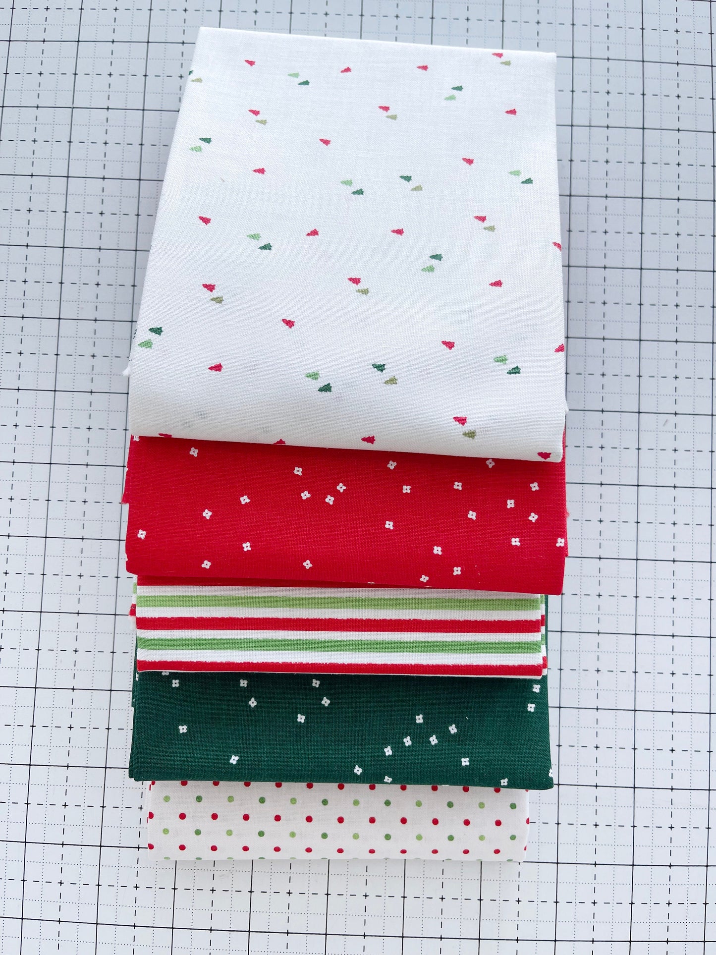 Christmas Basics Bundle - 5 Pieces - Riley Blake Designs Fabrics - Curated by Lucky Hill Quilts